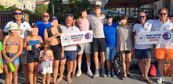 Grazie alla Guardia costiera ausiliaria del Fvg, esperienza in mare per i ragazzi dell'Insù, Ass. giovani diabetici sezione di Trieste Odv