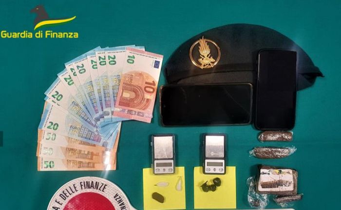 Fvg, denunciati per droga e segnalati altri per uso personale: sequestrati 115 grammi di sostanza stupefacente