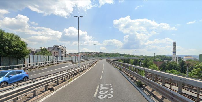Cadavere appeso al guardrail della Grande Viabilità