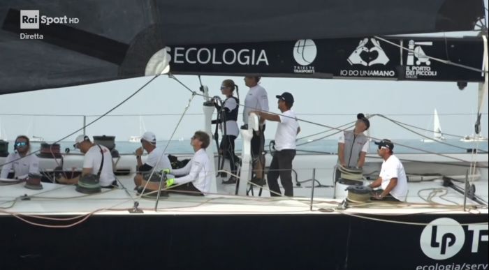 #barcolana55, vince Arca una regata senza vento: stop alla prima boa