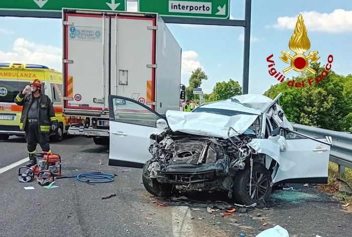 Tragedia in A4, i dati: oltre al morto 17 i feriti