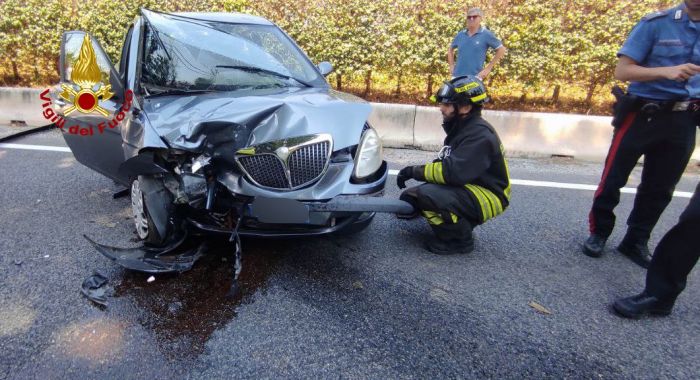 Veneto, scontro tra ambulanza e auto: tre feriti