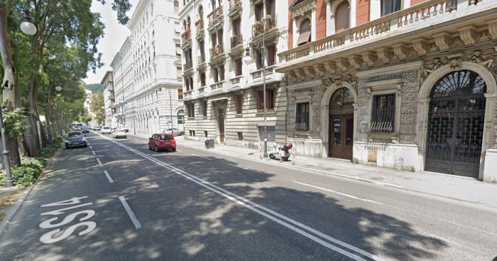 Viaggiava con a bordo due ospiti inconsueti, un machete un’accetta: noto fermato in viale Miramare!!