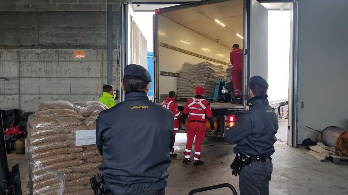  40 tonnellate di pellet sequestrate dalla Guarda di Finanza: assegnate alla Croce Rossa Italiana