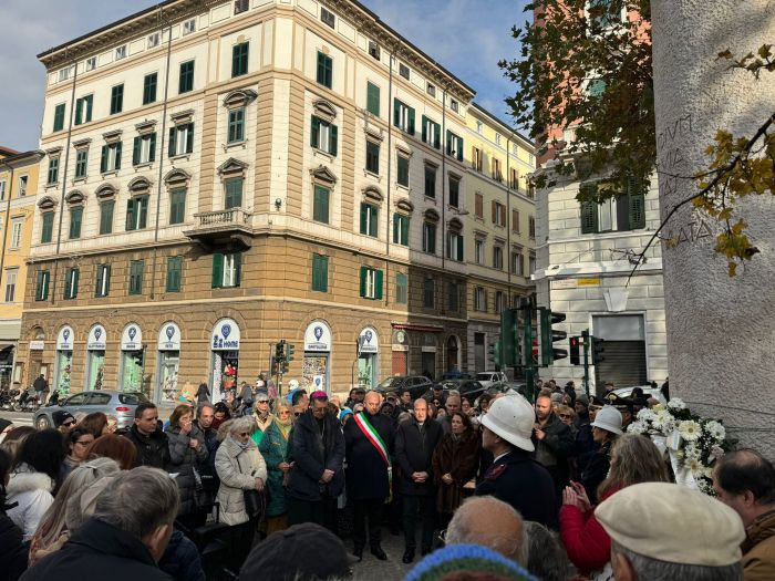 "Infiorata della stele mariana di piazza Garibaldi, da Vescovo richiamo a dovere morale e civico"