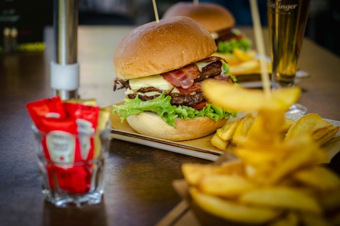 Love Street Food raddoppia e approda a Barcola: sapori balcanici in riva al mare
