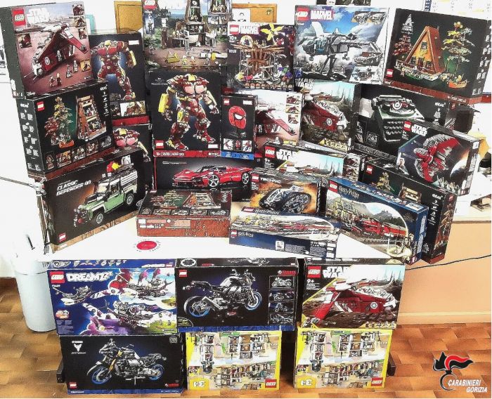 Ladri amanti dei lego  Rubano confezioni da collezione, arrestata coppia di noti "costruttori" 