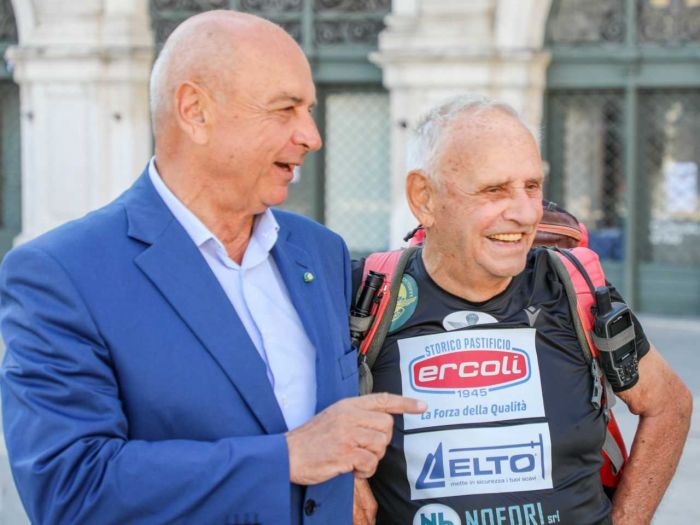 A 90 anni percorre 2.200 km a piedi in giro per l'Italia: era partito da Trieste, MISSIONE COMPIUTA 