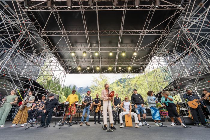 Jovanotti fa la storia con il primo Bike Concert: in 5.000 in sella per il #JovaBikeParty tra le Alpi Giulie (FOTO)