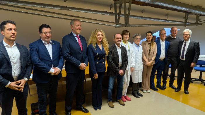 Consegnata dal Comitato Cielo Aperto la raccolta fondi per le strutture di Oncologia ed Ematologia 