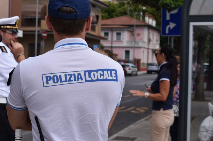 Triestino a a bordo di uno scooter a Monfalcone con patente revocata e senza assicurazione