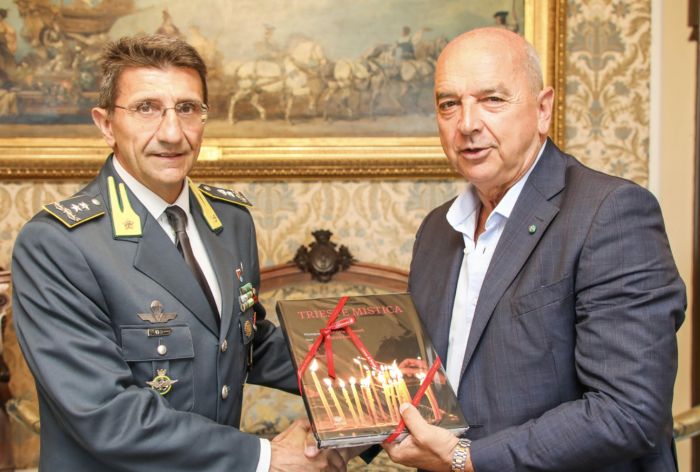 Il Sindaco Roberto Dipiazza accoglie e ringrazia il generale Avitabile