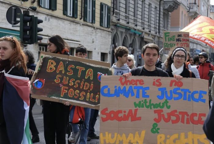 Presidio Stop Siot a Trieste, Fridays for Future : "fermare il collasso climatico"