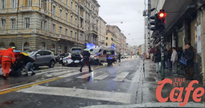 Tamponamento in via Carducci: ferito uno scooterista del 2003