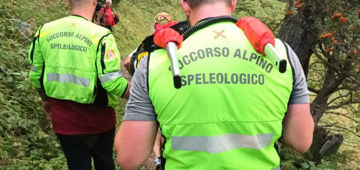 Fvg, 84enne in gita in montagna cade slogandosi una caviglia 