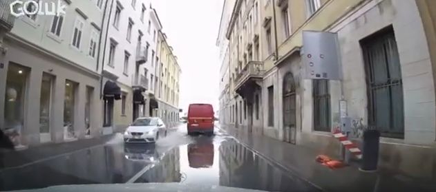 Piogge e maltempo a Trieste, allagamenti in via Mazzini (FOTO) 
