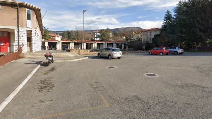 Borgo San Sergio, la baby gang fa paura: boss con passamontagna deruba coetanei 