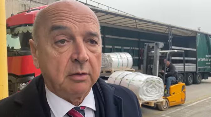 Arrivati al Rocco gli splendidi teloni protettivi che proteggeranno il campo dalle intemperie (VIDEO)
