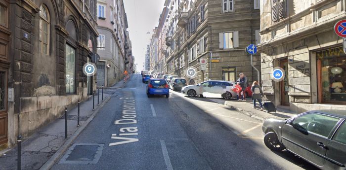 Furto da 3.000 euro in un bar Sisal di via Rossetti: ladro avvistato mentre fuggiva dalla finestra