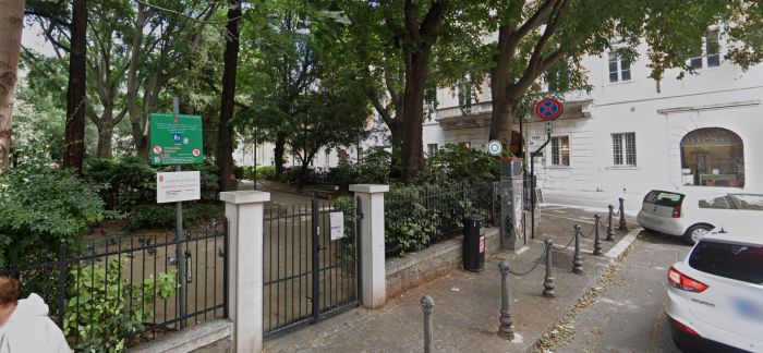 Coppia di imbriaghele si picchia in piazza Hortis, interviene la polizia a sedare tutto 