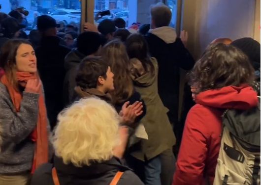 Chiusura consultori a Trieste, tensioni fuori dal Consiglio Fvg