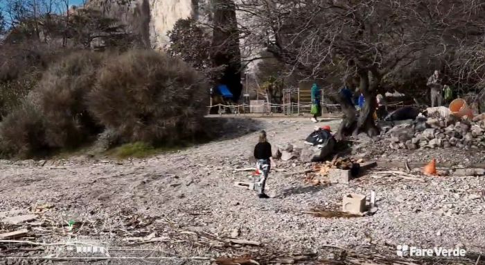 Domenica di lavoro per tanti volontari a Sistiana con “Mare d’Inverno”, contro il “mare di plastica”  (VIDEO)