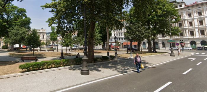 In 3 fanno la pipì in pieno centro davanti a tutti, regolarmente sanzionati e allontanati 