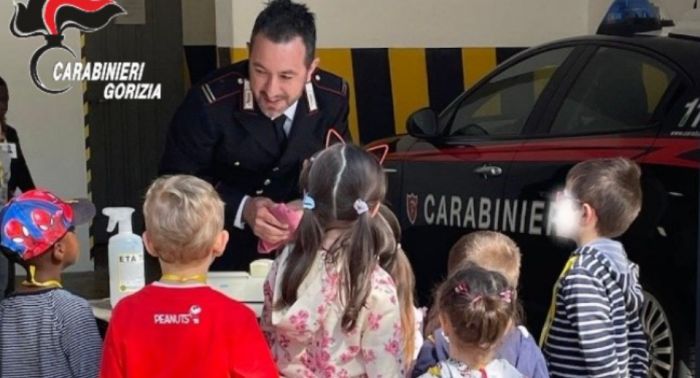 Gli alunni della scuola dell’infanzia incontrano i Carabinieri