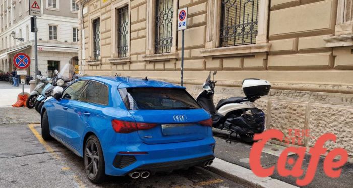 "Via San Carlo, parcheggia senza contrassegno ogni giorno negli stalli riservati a disabili e li deride'