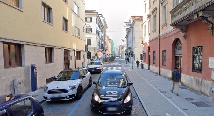 Borgo Teresiano, 600 prodotti “per l'estate” non a norma!! Sequestrati anche 126 occhiali da sole