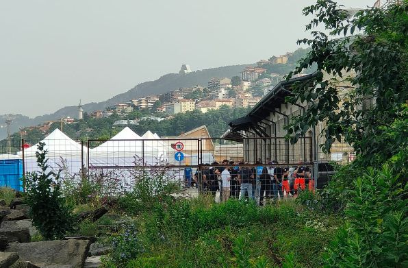 Sgomberate un centinaio di persone dal Silos, al via lo screening sanitario 