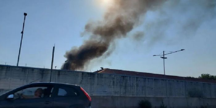 Ancora tensione al Cpr di Gradisca, materassi in fiamme