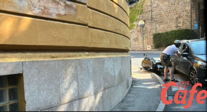 Manovra errata in via Ginnastica, scontro auto-scooter