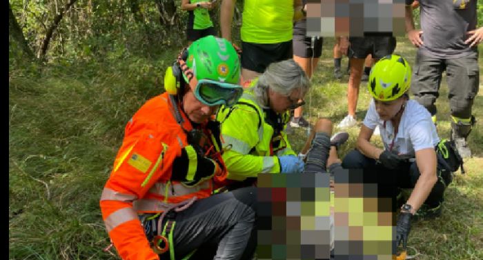 Fvg, cade su una mulattiera mentre partecipa ad una gara podistica finendo all'ospedale