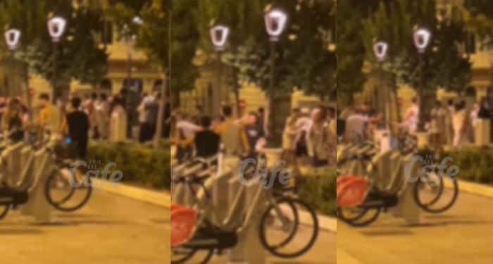 Tensione alle stelle in piazza Libertà: minacce, urla, spintoni e spuntano grossi bastoni (VIDEO)
