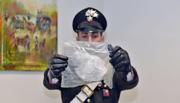 Largo Pestalozzi, giovani si rincorrono urlando: avevano con sé tanta droga!  Fermati