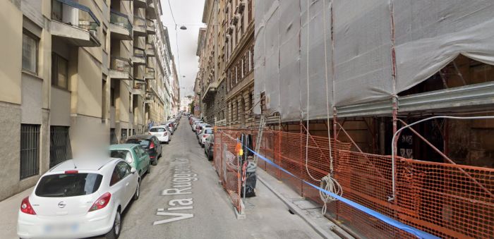 Via Ruggero Manna, gli spostano lo scooter facendo danni e in più si becca insulti