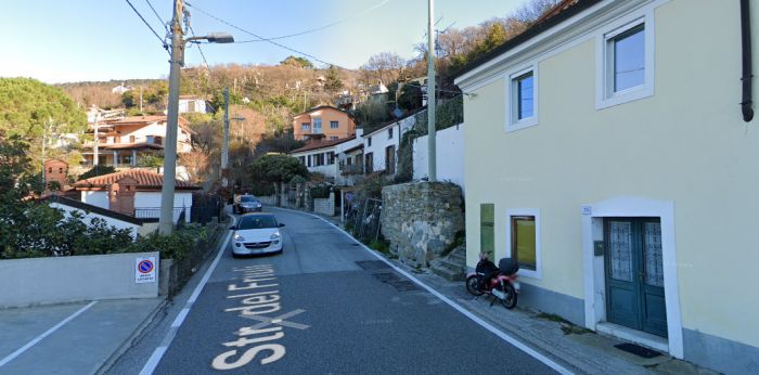Strada del Friuli, auto urta pedone e prosegue senza fermarsi: la denuncia di un cittadino