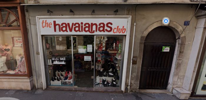 Chiude un altro negozio in città: “The Happy Feet Club – Havaianas” abbassa le serrande