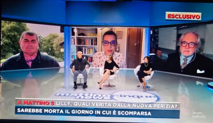 El mulon Sterpin oggi a Mattino 5: giacca nera e camicia chiara per un look da protagonista