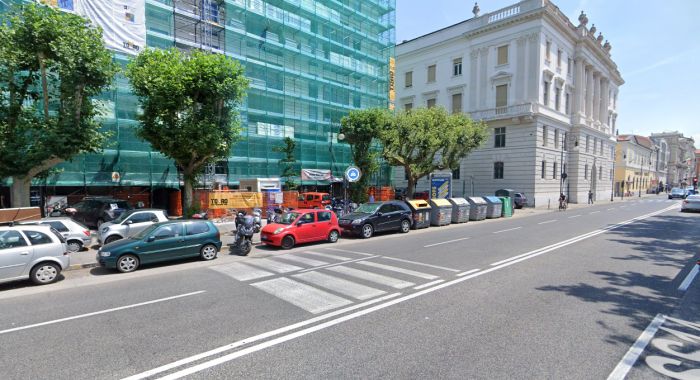 Viale Miramare, la denuncia: "Aggredita in auto da una sconosciuta incappucciata"