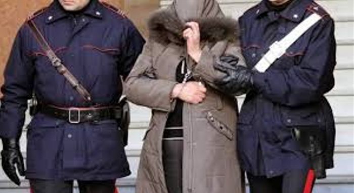 Cittadina dell'est ruba portafoglio ad una vecchina indifesa in supermercato