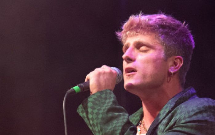 Sanremo Giovani, questa sera il triestino Etra in diretta su Rai 1 per inseguire il sogno dell'Ariston