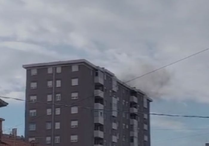 Scoppio e fumo in un appartamento di via Frescobaldi a Trieste: situazione sotto controllo