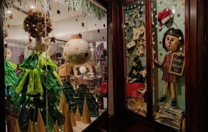 Carta Straccia LAB trionfa, creatività e eleganza nel Natale in Vetrina di Confcommercio