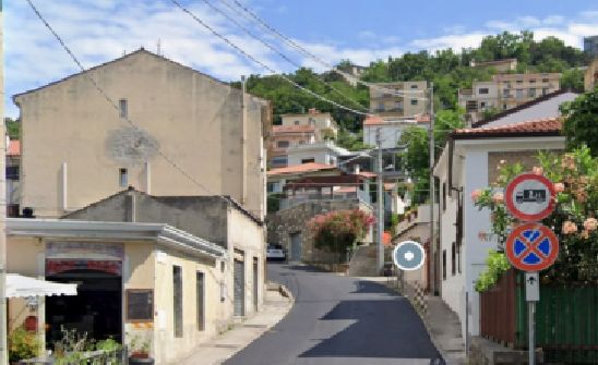 Ladri in azione in via San Bortolo: rubati documenti, chiavi e cellulari, si cercano testimoni