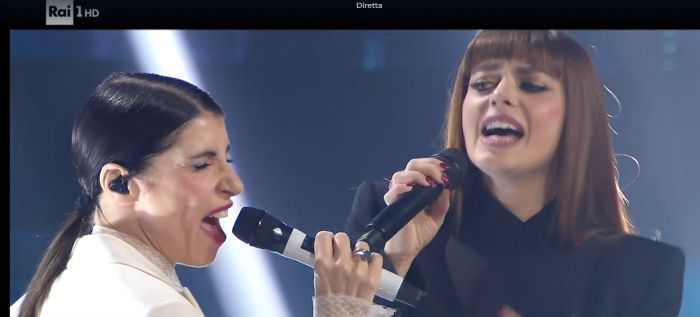 Sanremo: standing ovation per Giorgia e Annalisa e la loro 'Skyfall'
