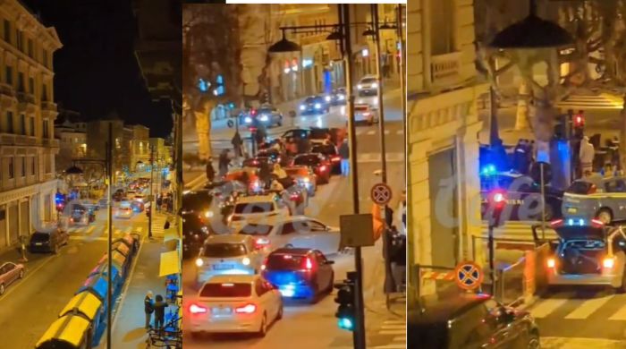Caroselli fino a notte inoltrata in piazza Garibaldi per l’indipendenza del Kosovo (VIDEO)