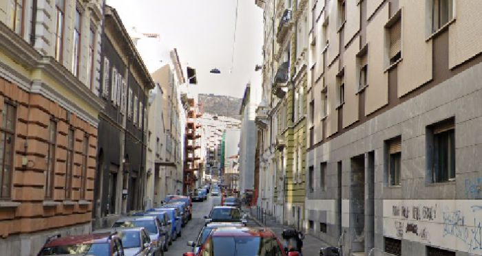 Trieste, intervento provvidenziale in via San Francesco: salvata una persona in difficoltà
