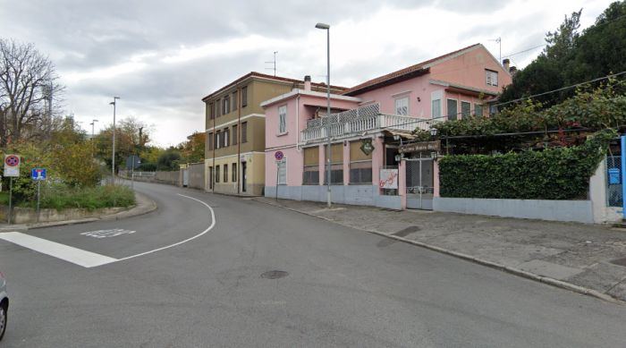 Trieste, birra in cambio di una cicca e un sorriso: ora cerca “el moro coi jeans neri”